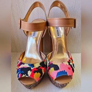 Steve Madden Multi-colored Glitter Shoe with Wooden Heel. Size 9